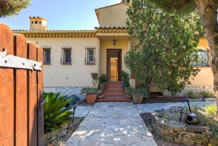 Image No.1-5 Bed House for sale