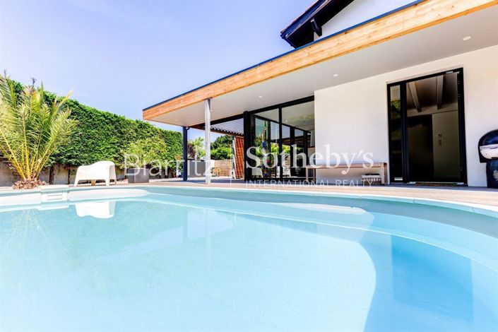 Image No.1-4 Bed House for sale