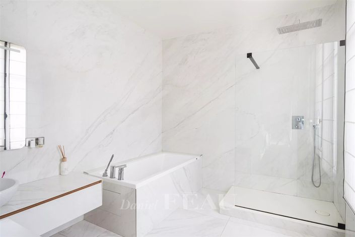 Image No.19-4 Bed House for sale