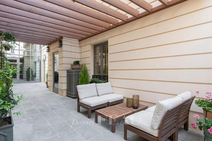 Image No.1-10 Bed House for sale
