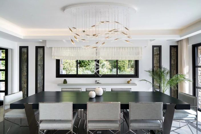 Image No.8-6 Bed House for sale