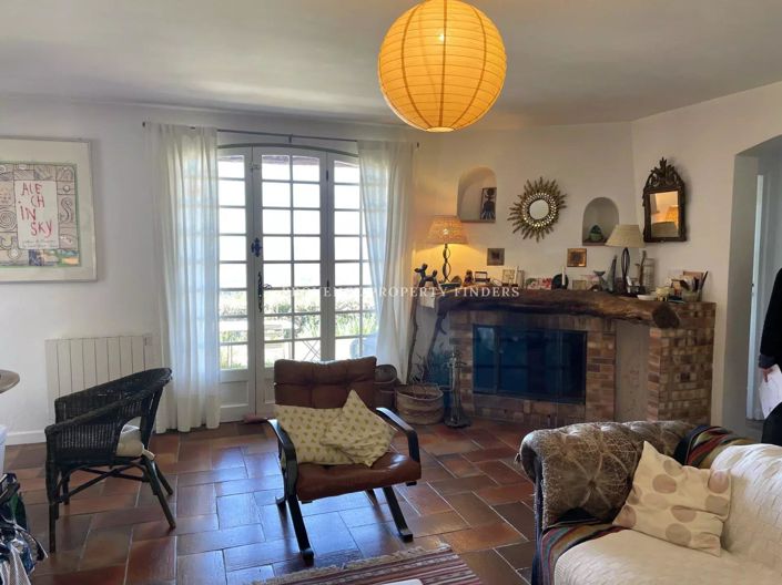 Image No.6-5 Bed House for sale