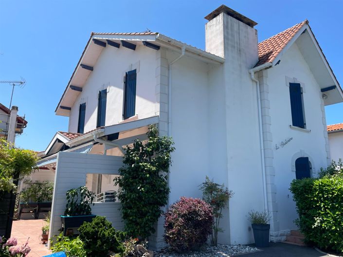 Image No.8-3 Bed House for sale