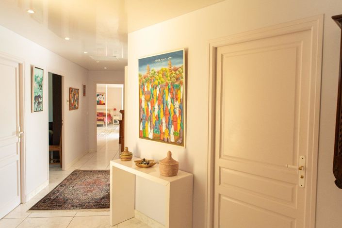 Image No.7-4 Bed House for sale