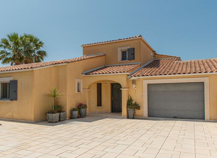 Image No.8-4 Bed House for sale