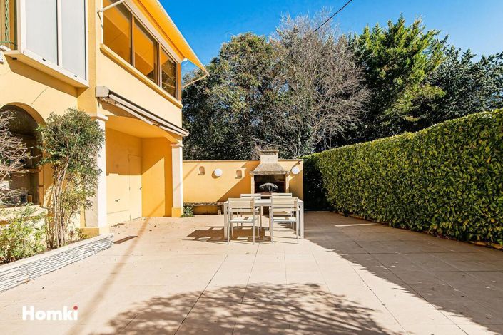 Image No.1-5 Bed House for sale