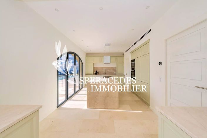 Image No.9-6 Bed House for sale