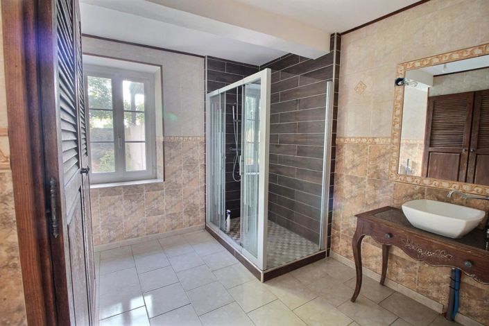 Image No.18-3 Bed House for sale