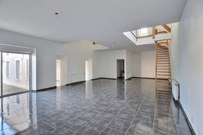 Image No.21-3 Bed House for sale