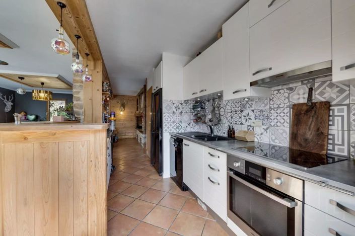 Image No.6-5 Bed House for sale