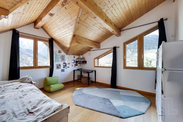 Image No.8-5 Bed House for sale