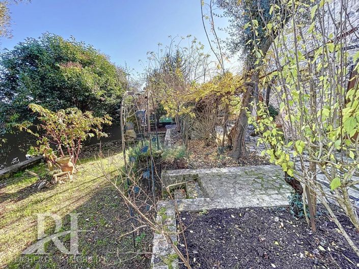 Image No.10-3 Bed House for sale