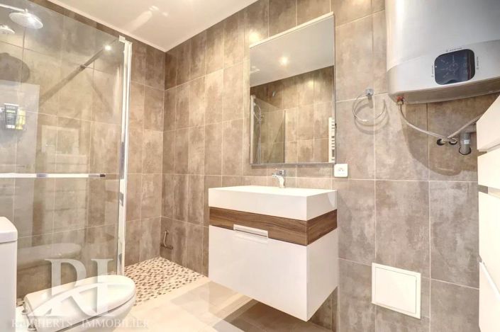 Image No.11-7 Bed House for sale