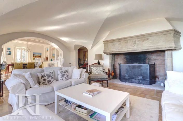 Image No.7-7 Bed House for sale