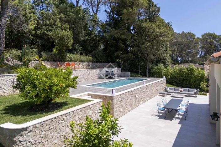 Image No.11-5 Bed House for sale