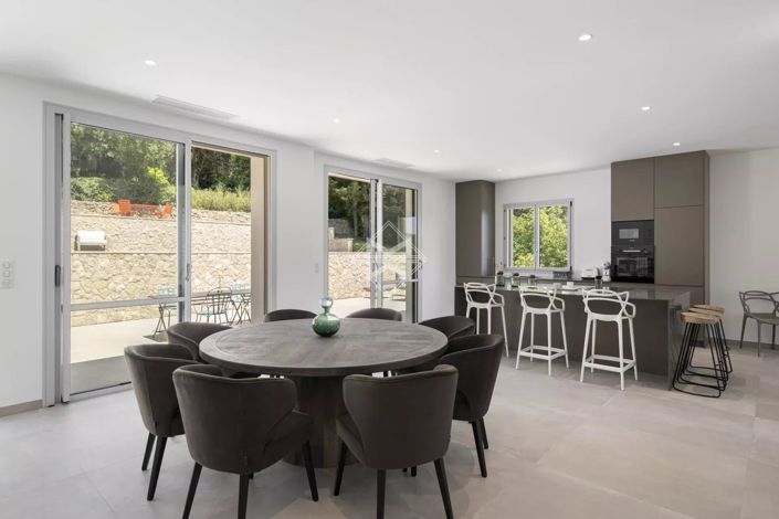 Image No.6-5 Bed House for sale