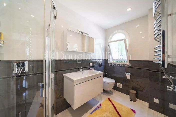 Image No.10-5 Bed House for sale