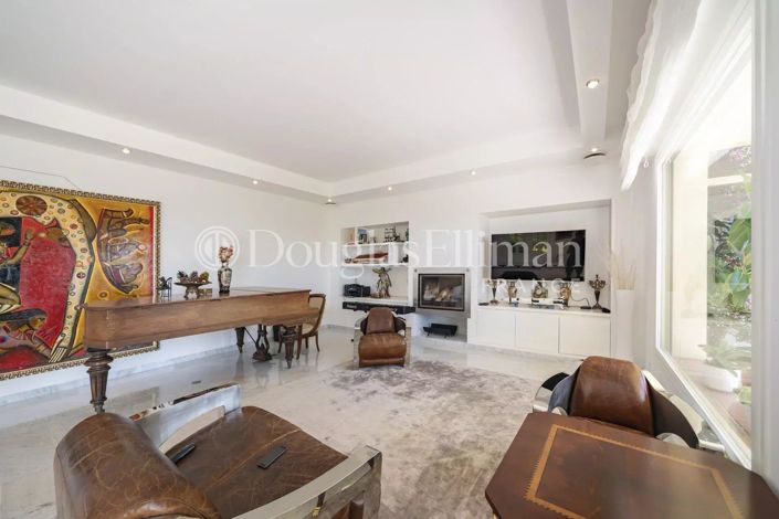 Image No.5-5 Bed House for sale