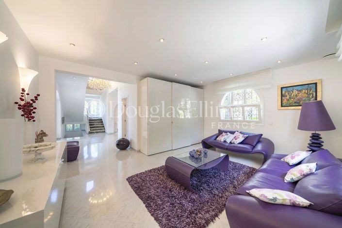 Image No.7-5 Bed House for sale