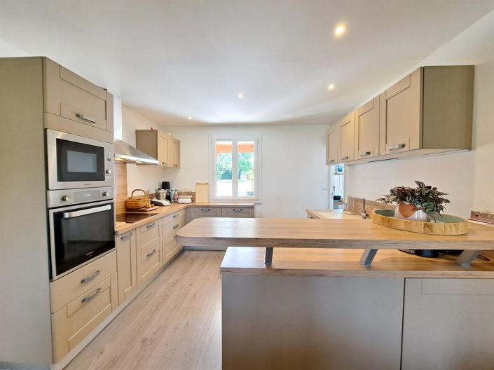 Image No.10-4 Bed House for sale