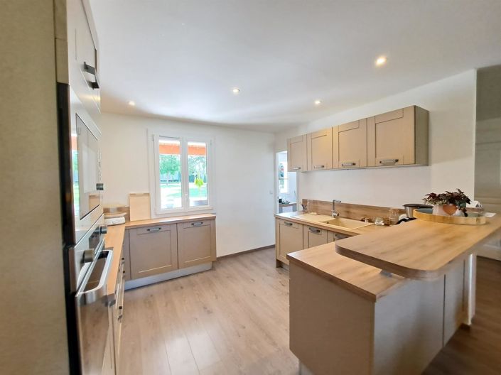 Image No.12-4 Bed House for sale