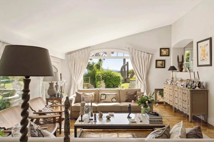 Image No.7-5 Bed House for sale