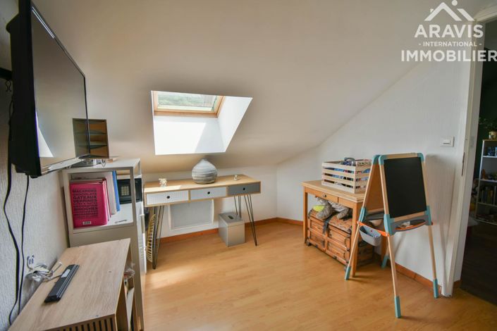 Image No.18-4 Bed House for sale