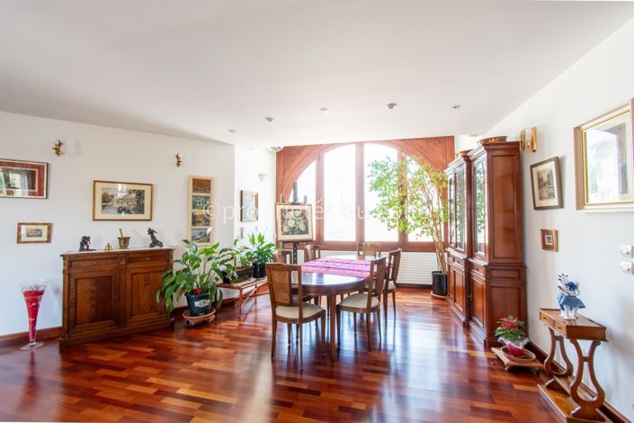 Image No.4-5 Bed House for sale