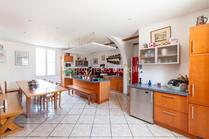 Image No.6-5 Bed House for sale