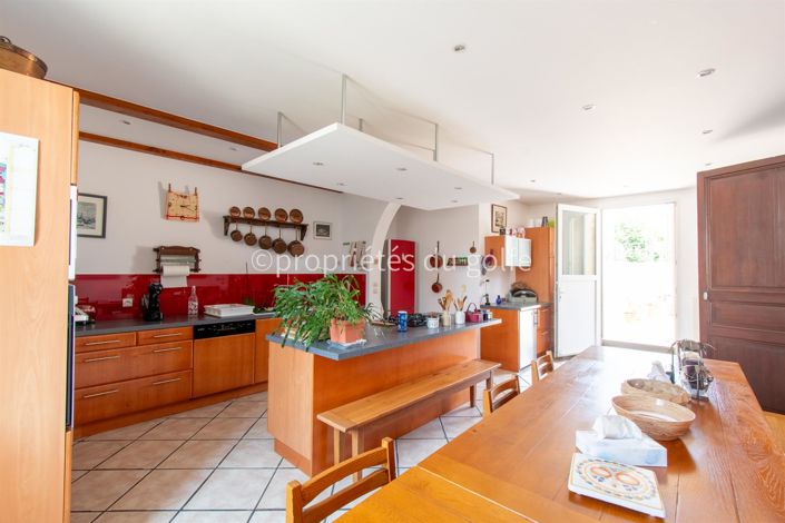 Image No.7-5 Bed House for sale