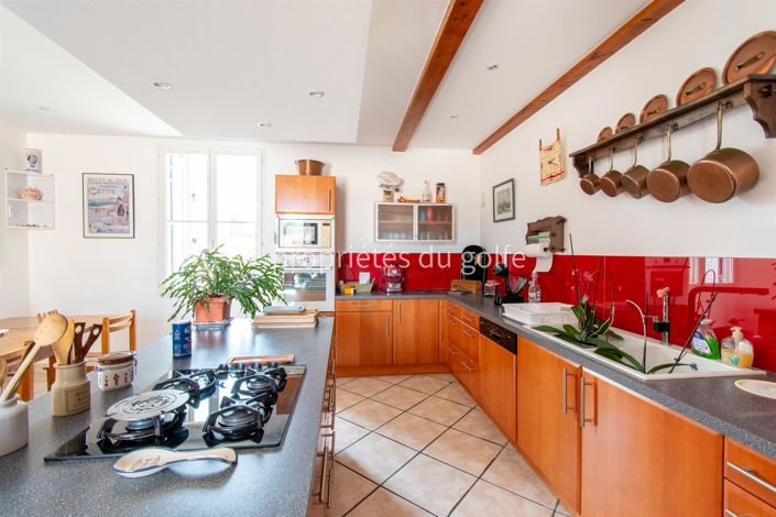 Image No.8-5 Bed House for sale