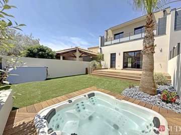 1 - Valras-Plage, Property