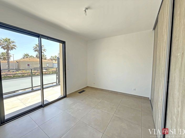 Image No.10-3 Bed Property for sale