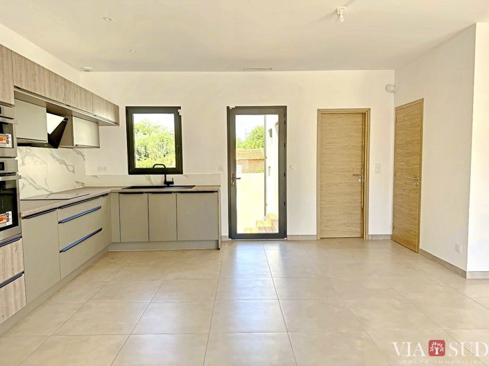 Image No.11-3 Bed Property for sale