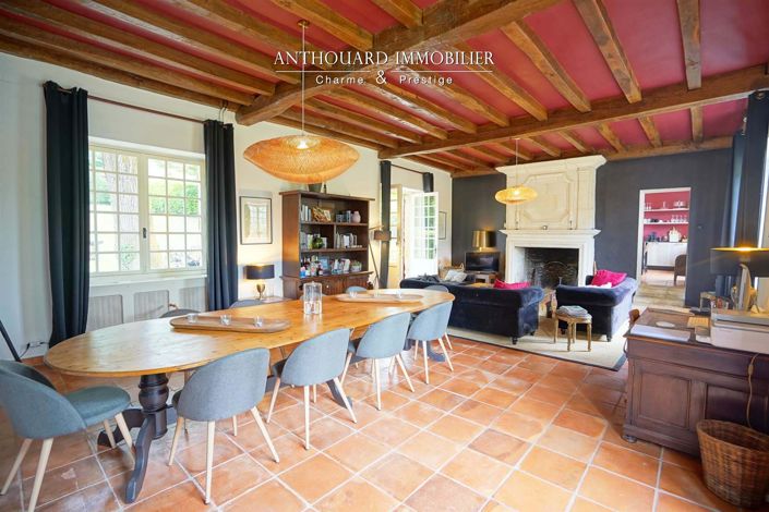 Image No.18-6 Bed House for sale