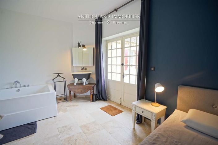 Image No.29-6 Bed House for sale