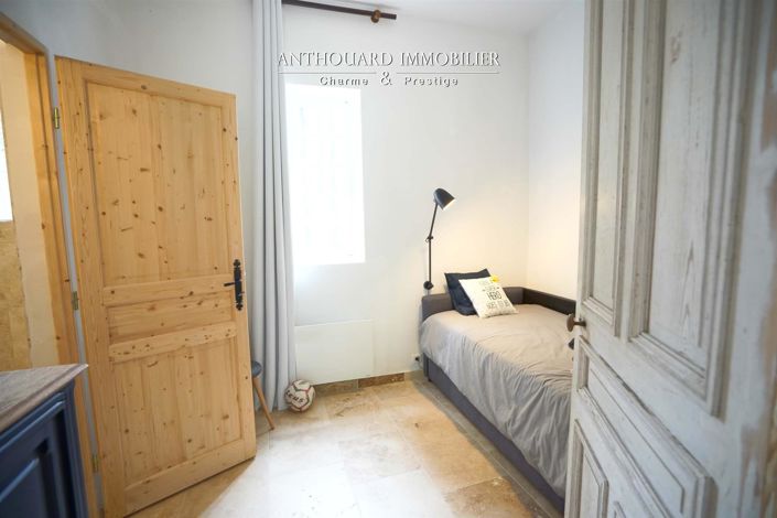 Image No.31-6 Bed House for sale