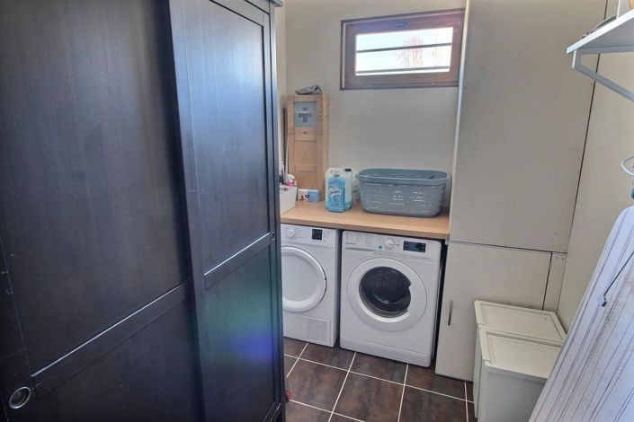 Image No.14-3 Bed House for sale