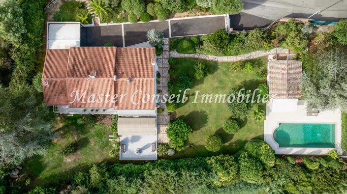 Image No.1-5 Bed House for sale