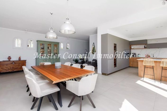 Image No.11-5 Bed House for sale