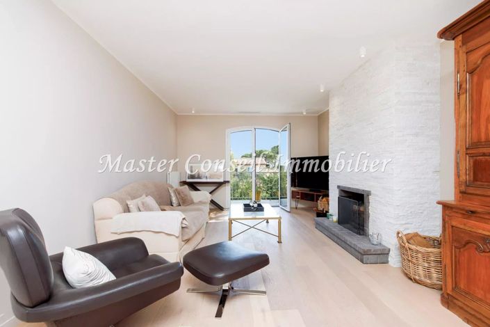 Image No.12-5 Bed House for sale