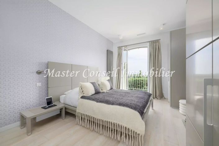 Image No.19-5 Bed House for sale