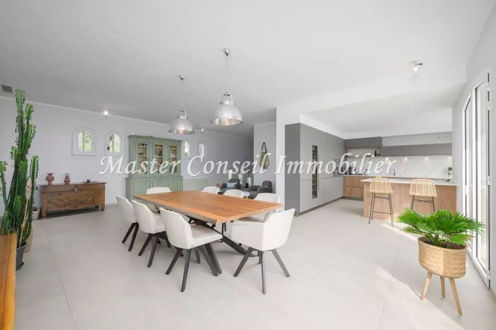 Image No.15-5 Bed House for sale