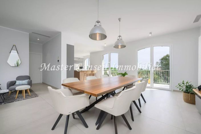 Image No.9-5 Bed House for sale