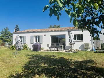 1 - Corme-Écluse, House