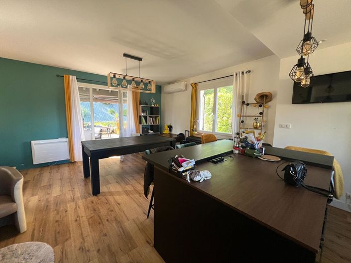 Image No.8-4 Bed House for sale