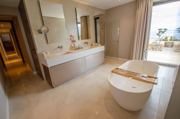 Image No.17-7 Bed House for sale