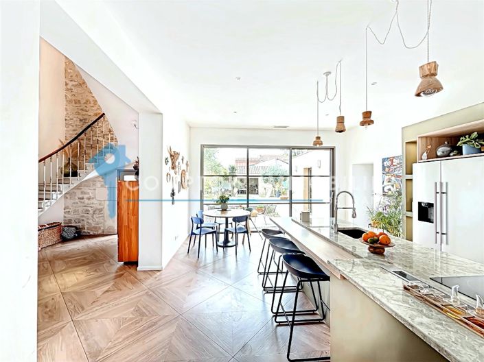 Image No.1-4 Bed House for sale