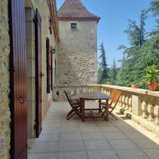 Image No.10-9 Bed Property for sale