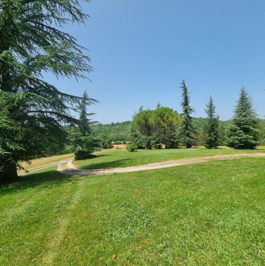 Image No.15-9 Bed Property for sale